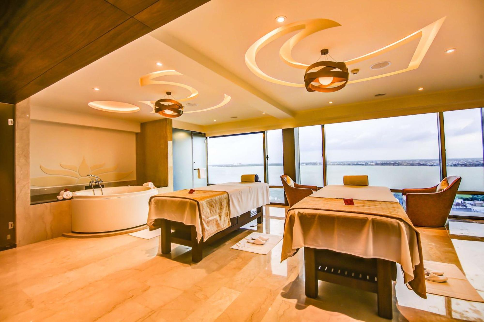Отель Radisson Blu Горакхпур Экстерьер фото