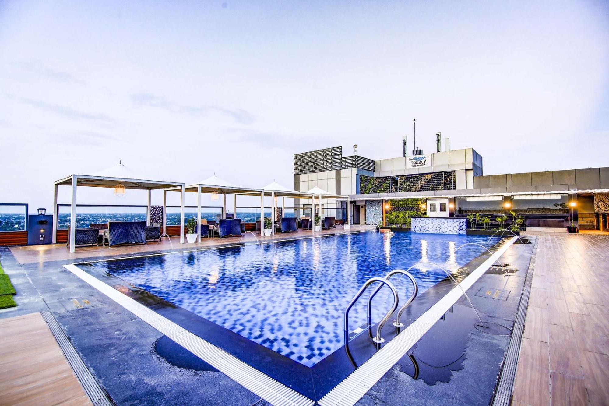 Отель Radisson Blu Горакхпур Экстерьер фото