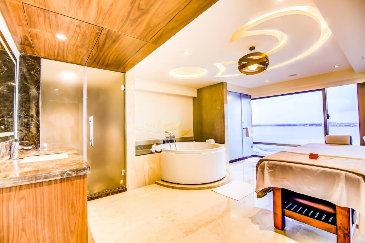Отель Radisson Blu Горакхпур Экстерьер фото